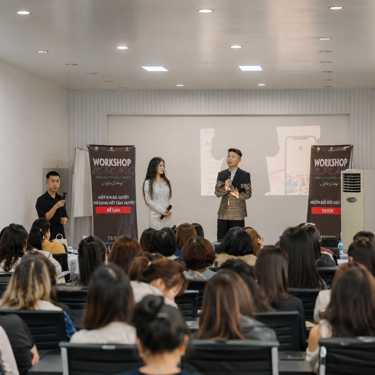 Buổi workshop đào tạo TikTok tại HINTON GROUP